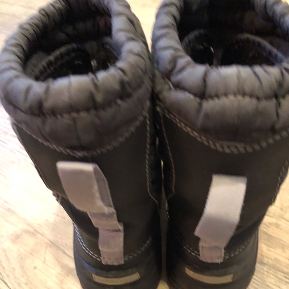 Kids Black Northface snow boots. Sturdy tread, easy to put on. - Picture 2 of 5